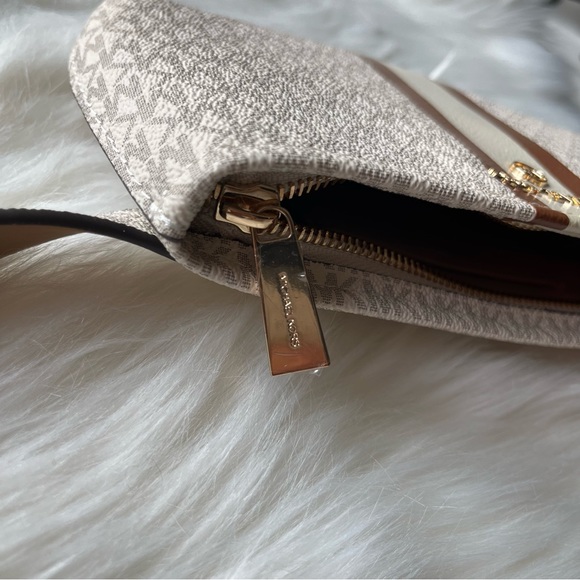 Michael Kors | Belt Bag - Picture 4 of 6